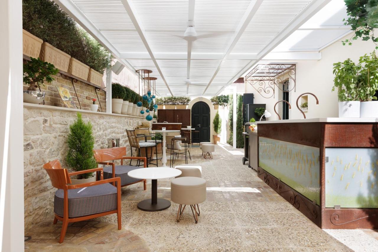Hotel Acanthus Blue