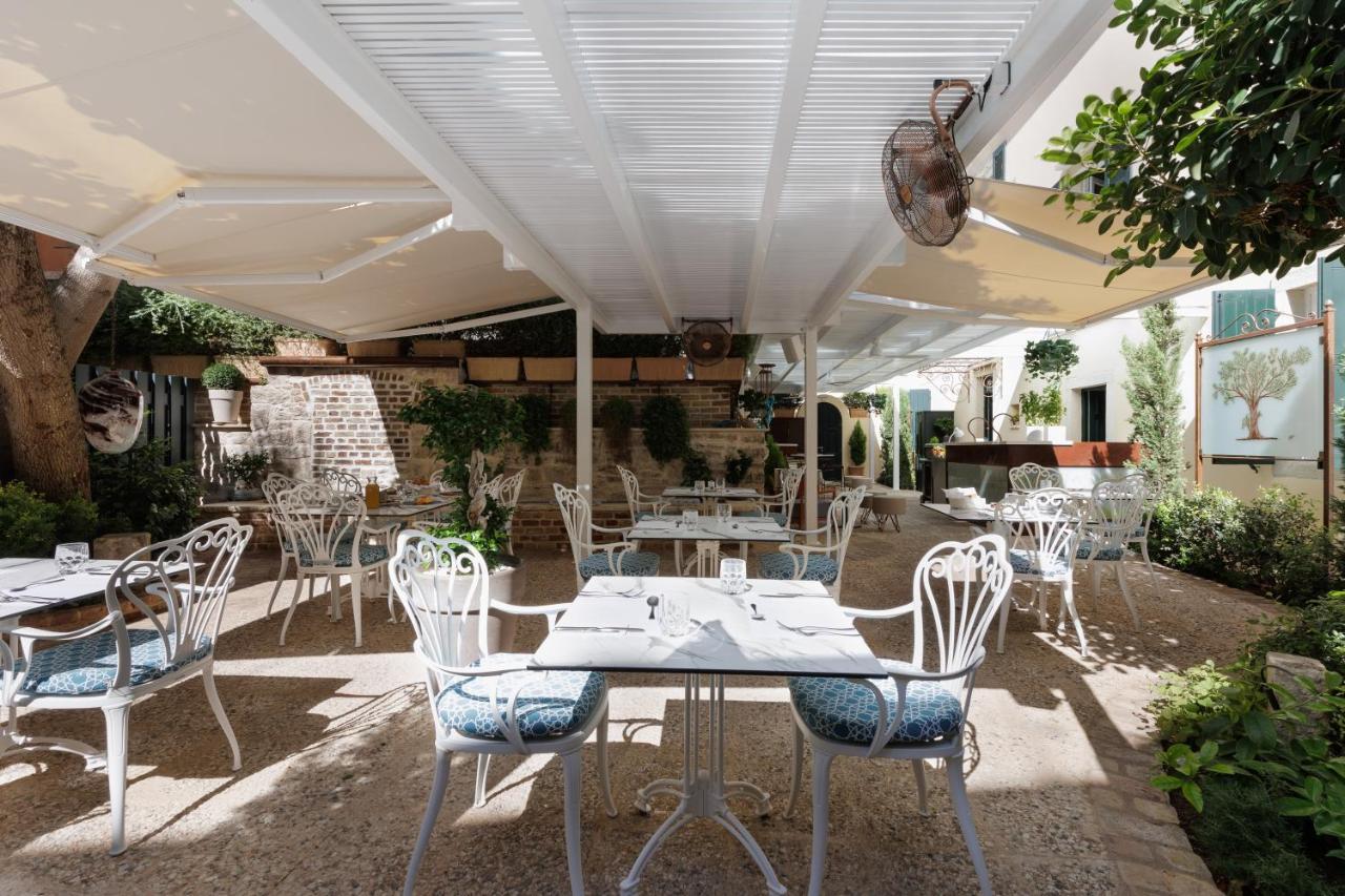 Hotel Acanthus Blue