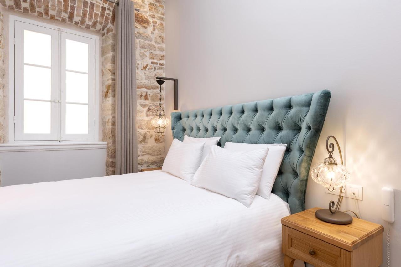 Acanthus Blue Hotel